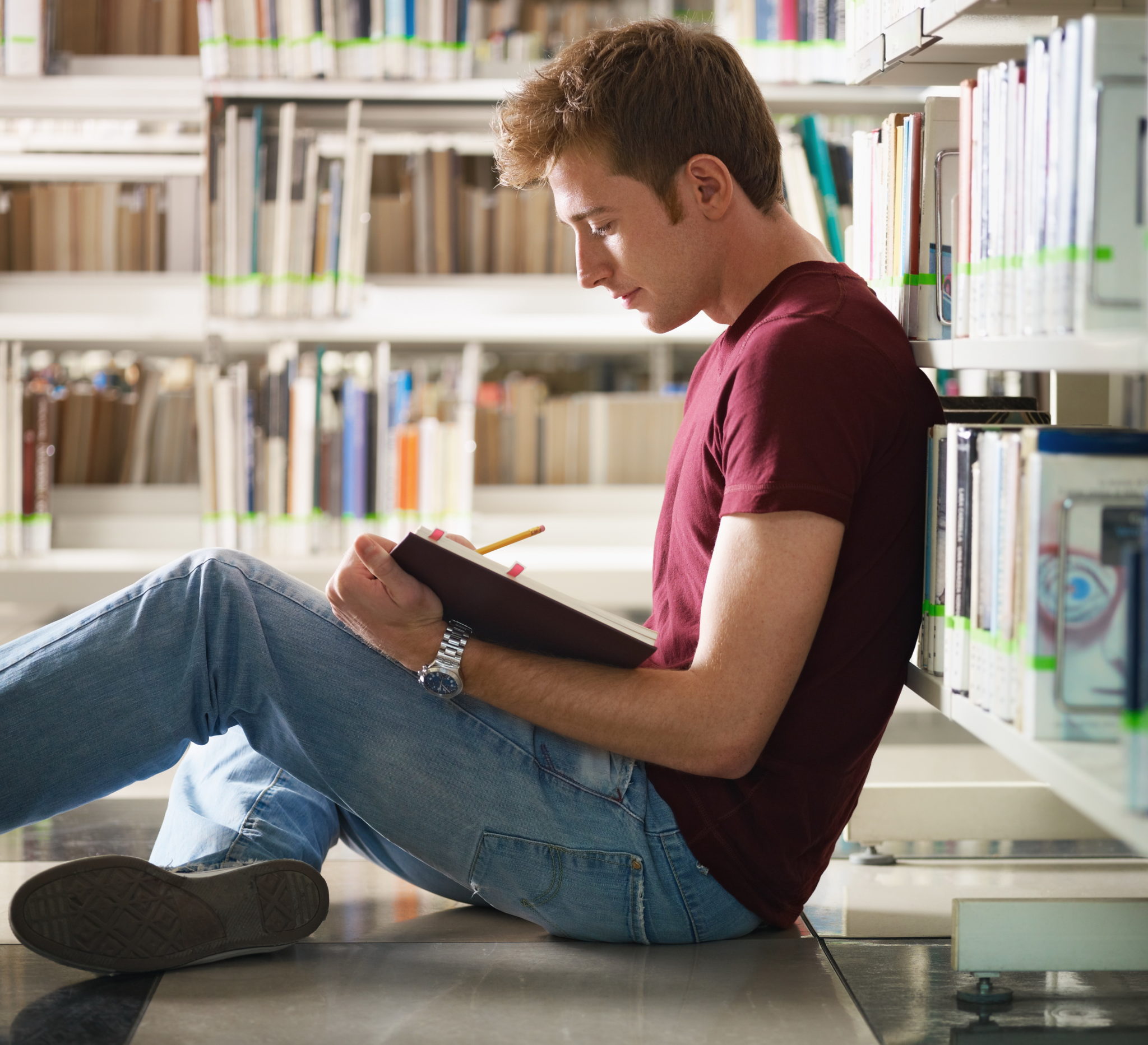 Study reading. Книга человек. Человек с книжкой. Парень с книгой. Мужчина в библиотеке.